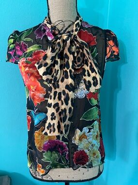 #54 Alice + Olivia Jeanie Vibrant Floral Blouse w/Animal Print Kitten Bow